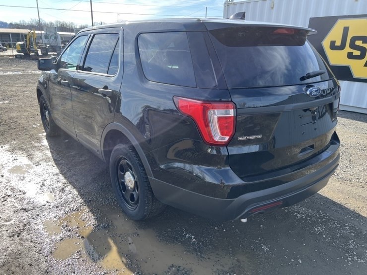 2016-ford-explorer-image-6