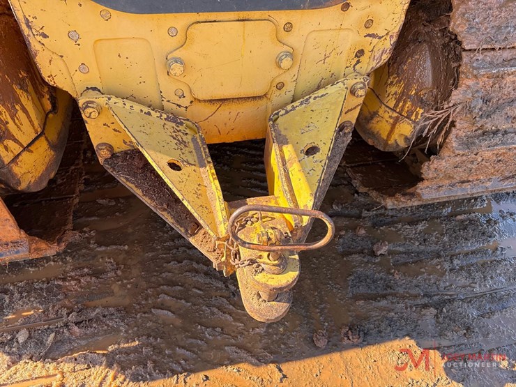 2010-komatsu-d51px-22-image-11