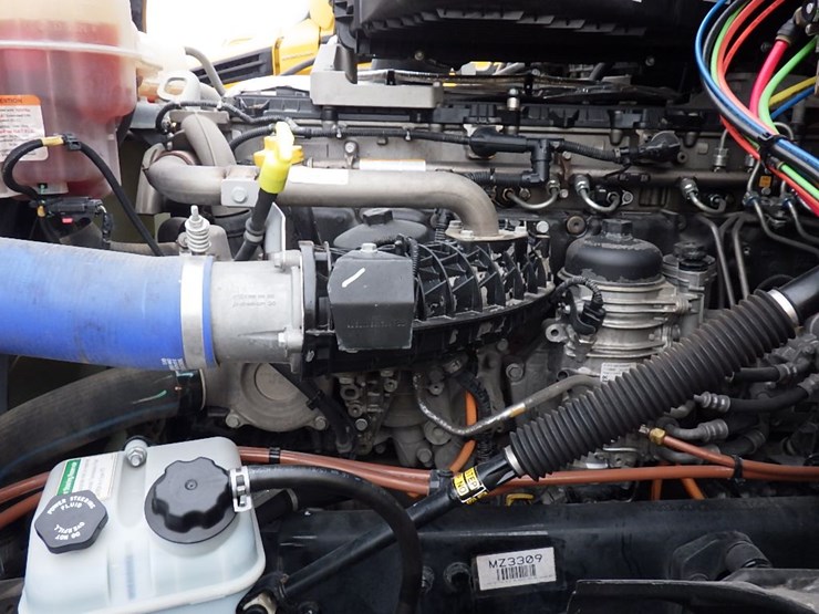 2022-freightliner-cascadia-126-image-18