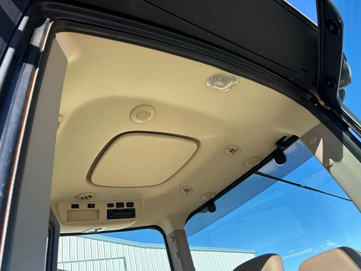 2010-john-deere-8295r-image-38