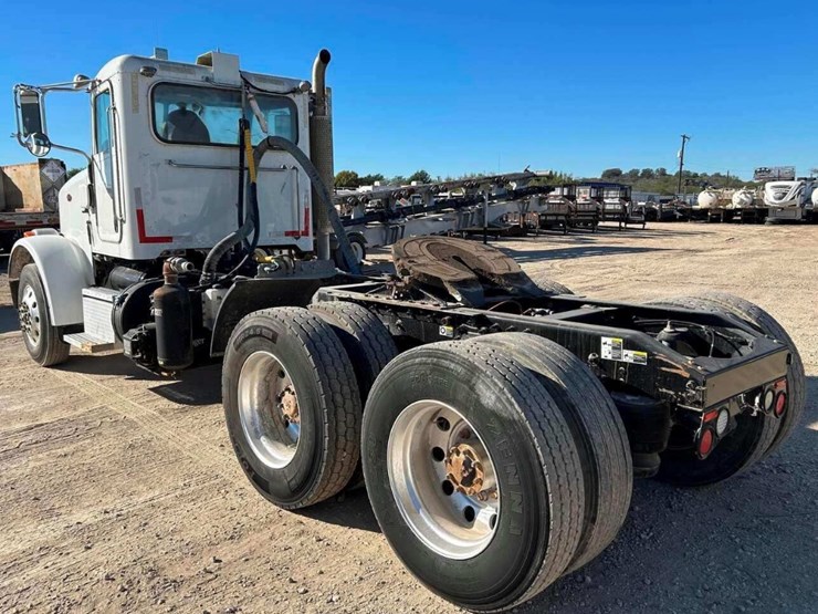 2016-peterbilt-365-image-6