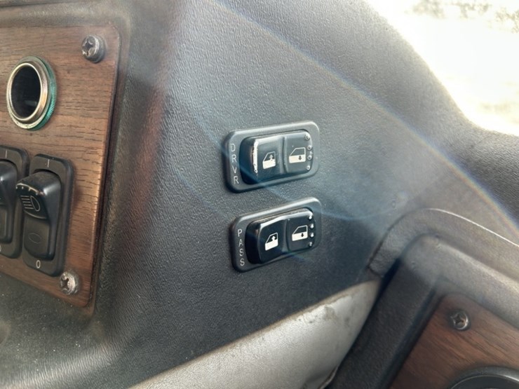 2014-peterbilt-320-image-28