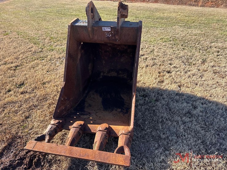 esco-36"-tooth-bucket-excavator-attachment-with-sand-foot-image-5