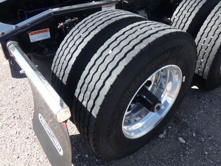 2024-freightliner-cascadia-126-image-10