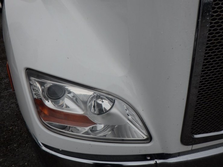 2017-peterbilt-579-image-4