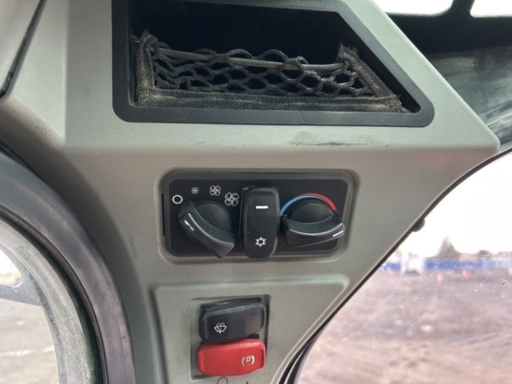 2021-caterpillar-289d3-image-30