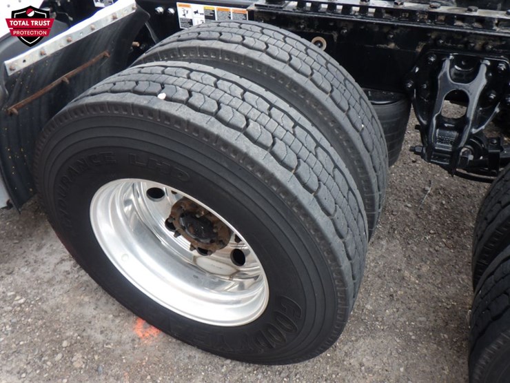 2022-kenworth-t680-image-12