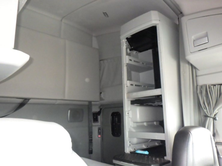 2017-kenworth-t680-image-4