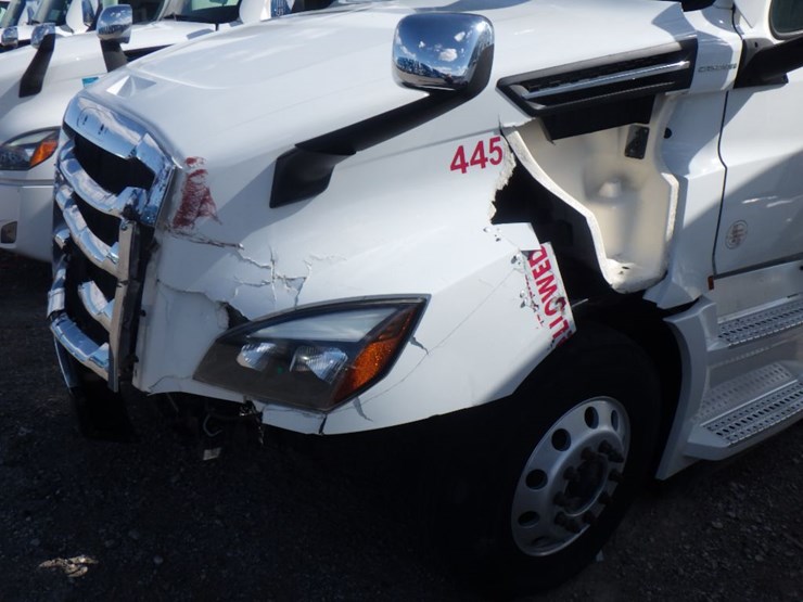 2023-freightliner-cascadia-126-image-2