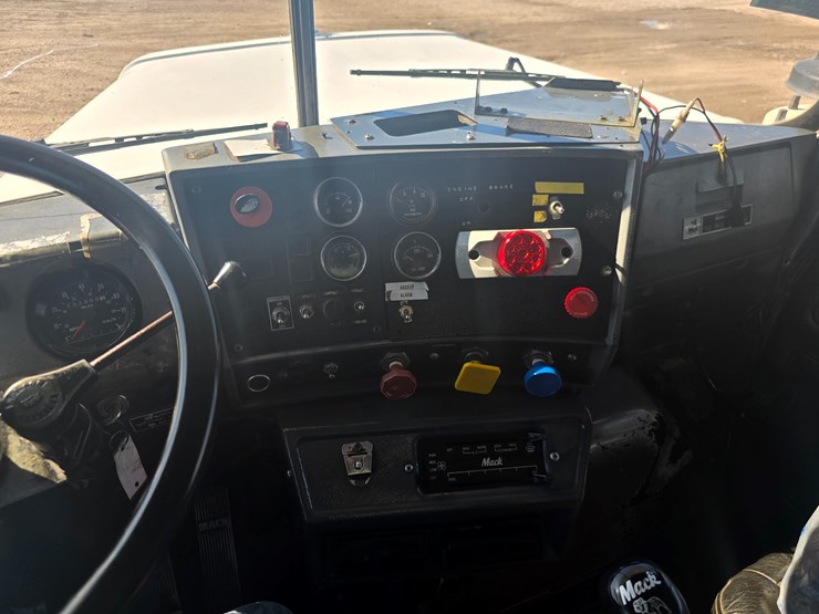 1998-mack-dm600-image-88