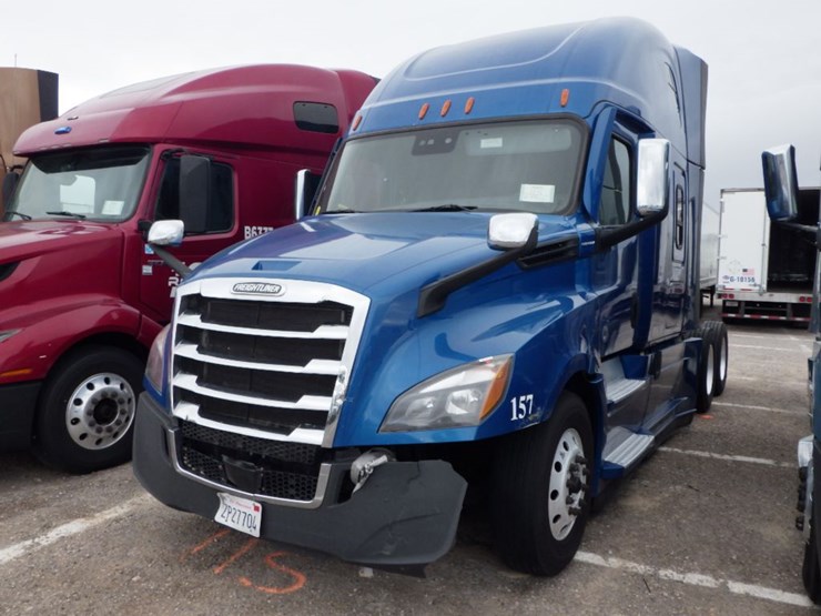 2021-freightliner-cascadia-126-image-1