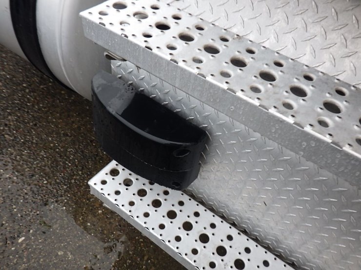 2022-freightliner-cascadia-126-image-4