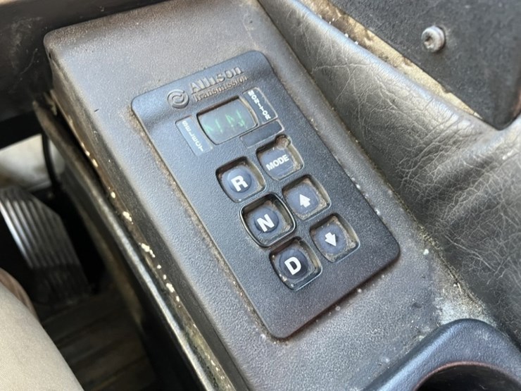 2013-mack-leu612-image-37