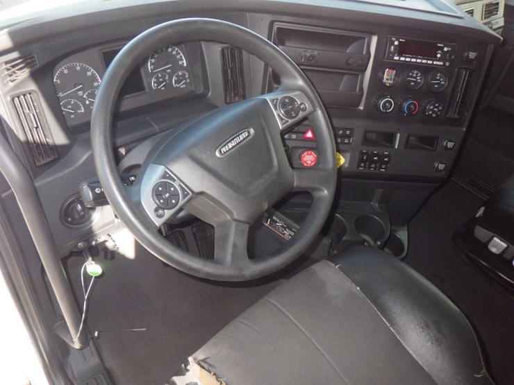 2024-freightliner-cascadia-126-image-19