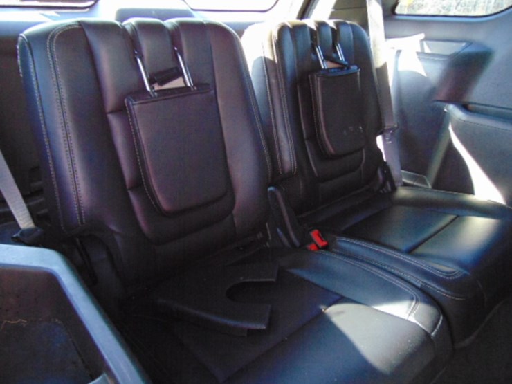 2015-ford-explorer-image-5