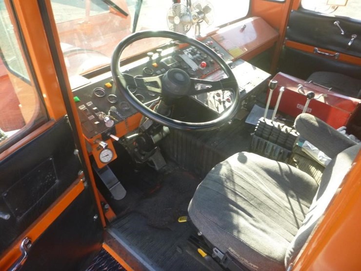 1992-schmidt-df400-s/a-4x4-snow-blower-truck-image-15