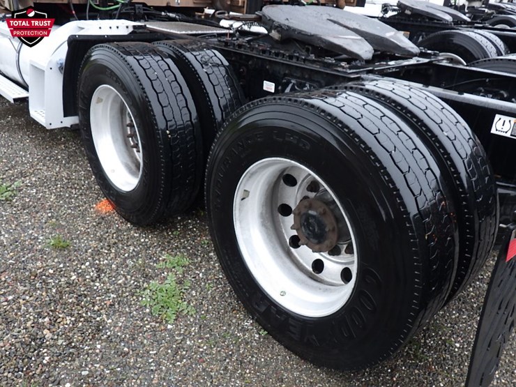 2022-kenworth-t680-image-15