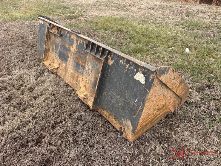 81"-tooth-bucket-skid-steer-attachment-image-2