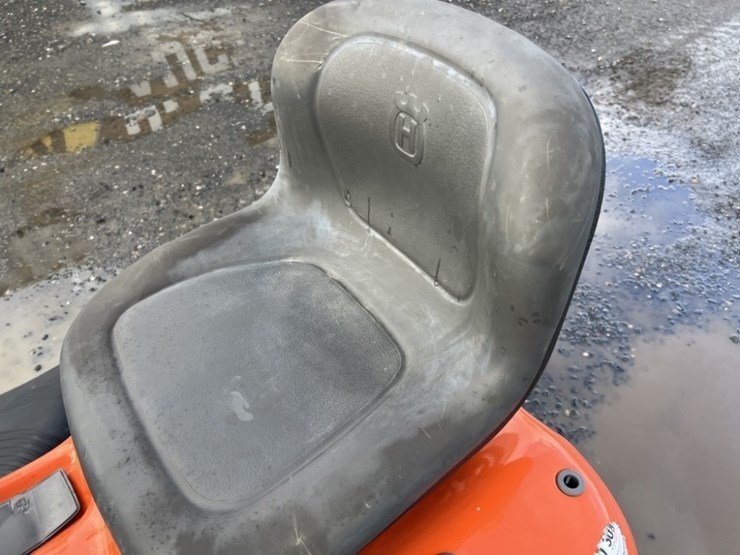 husqvarna-yth22v46-ride-on-lawn-mower-image-17