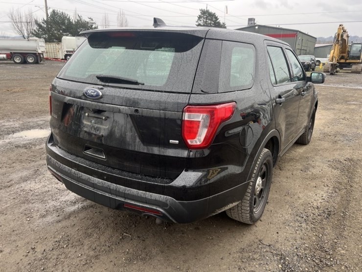 2017-ford-explorer-image-4