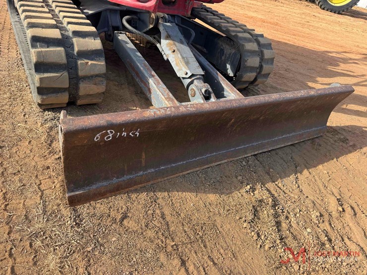 2020-takeuchi-tb240-image-10