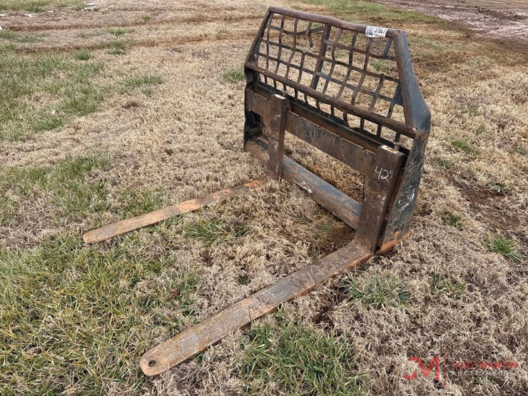 cat-42"-forks-skid-steer-attachment-image-4