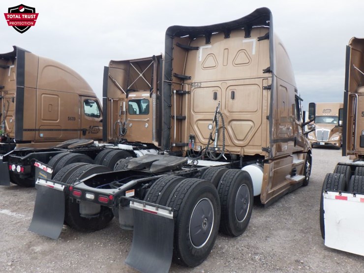 2023-freightliner-cascadia-126-image-7