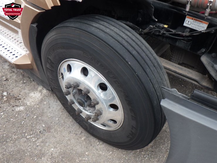 2023-freightliner-cascadia-126-image-25