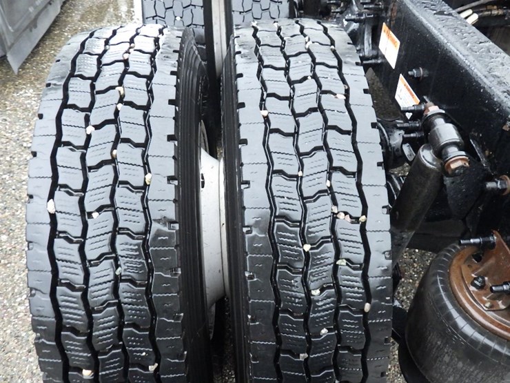 2020-freightliner-cascadia-126-image-17