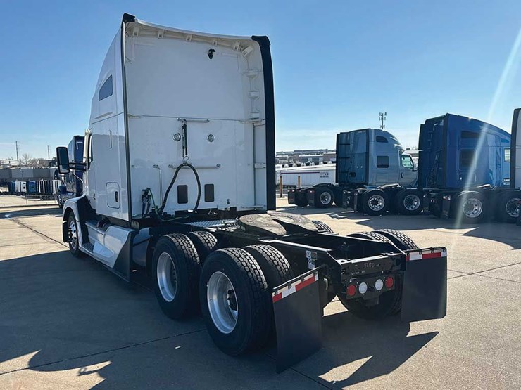 2023-kenworth-t680-image-4
