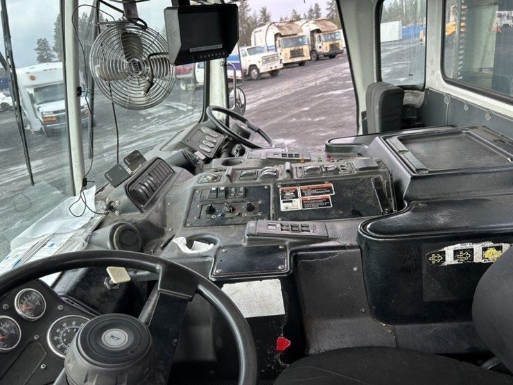 2010-autocar-xpeditor-image-18