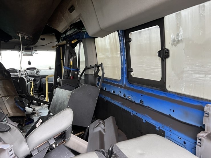 2019-ford-transit-image-18