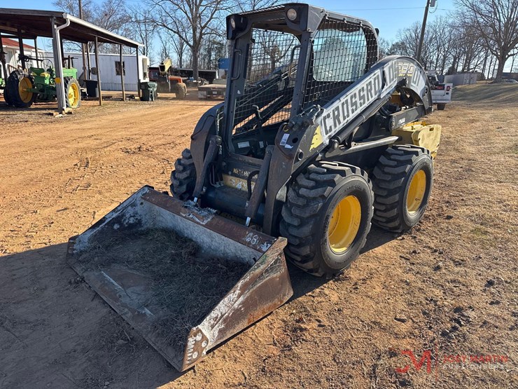 new-holland-l230-image-4