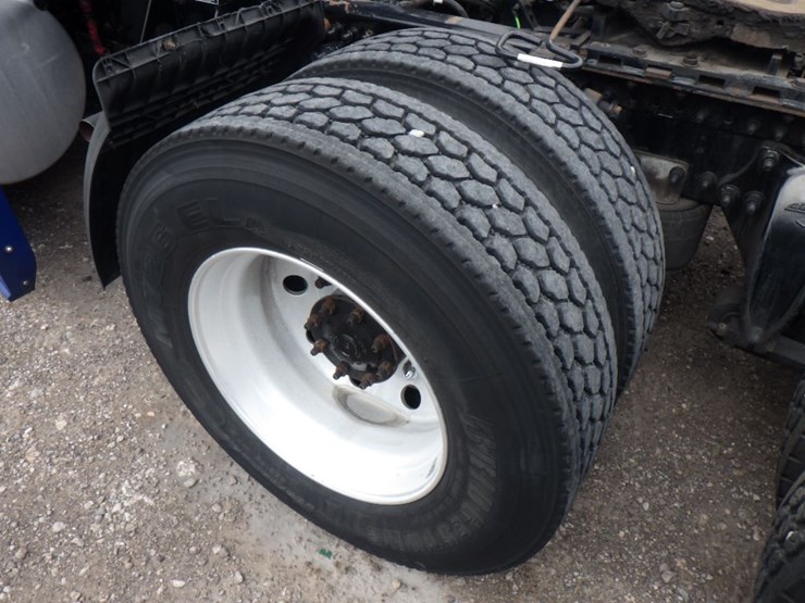 2019-freightliner-cascadia-126-image-17