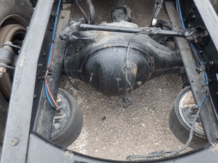 2022-freightliner-cascadia-126-image-11