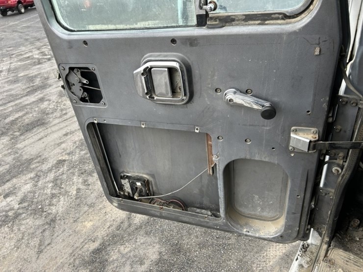 1985-mack-mh633-t/a-sleeper-truck-tractor-image-20