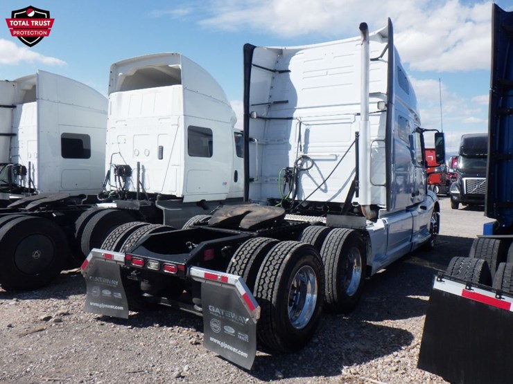 2021-volvo-vnl-760-image-7