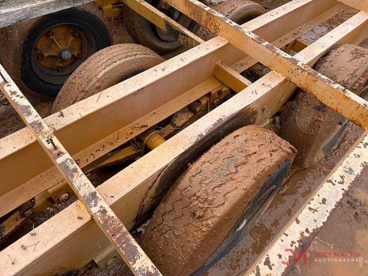 20'-tri-axle-tag-trailer-image-13