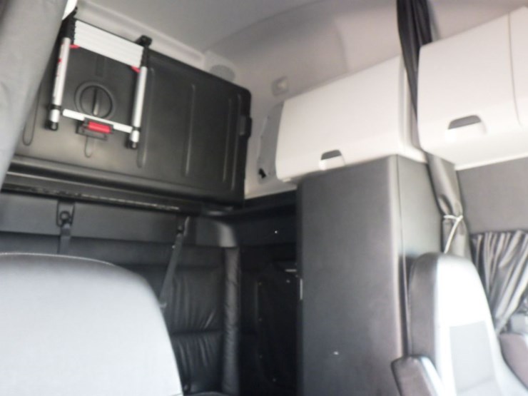 2024-freightliner-cascadia-126-image-5