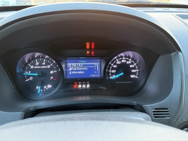 2015-ford-explorer-image-16