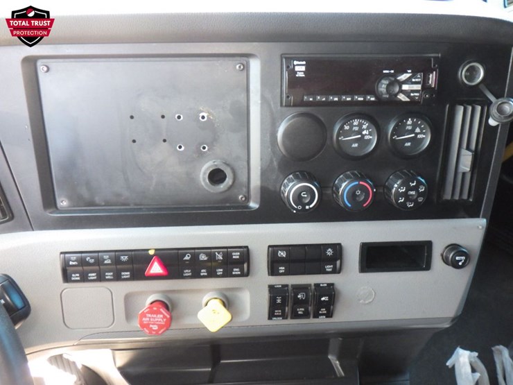 2021-freightliner-cascadia-126-image-19