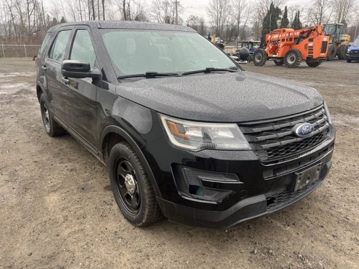 2017-ford-explorer-image-2