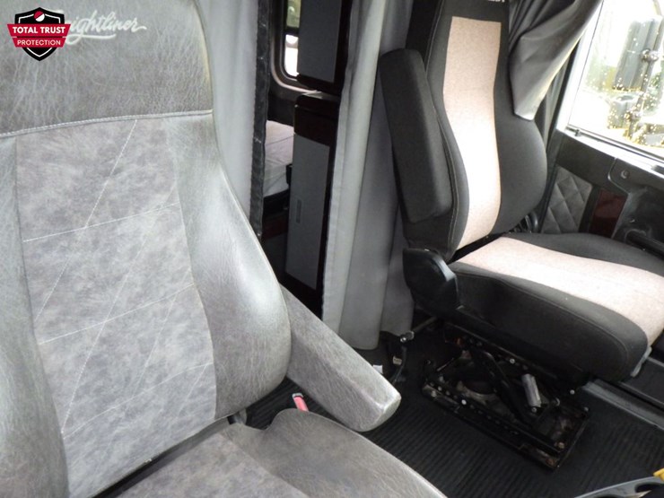 2019-freightliner-coronado-122-image-4