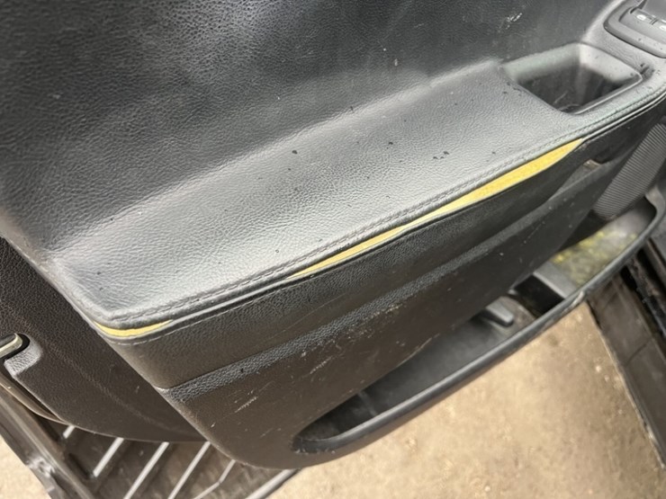 2017-ford-explorer-image-25