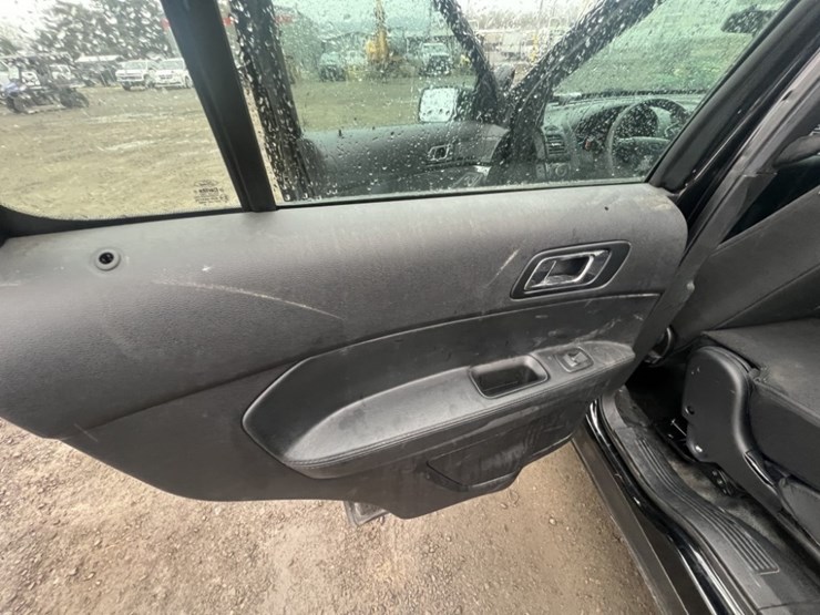 2017-ford-explorer-image-22