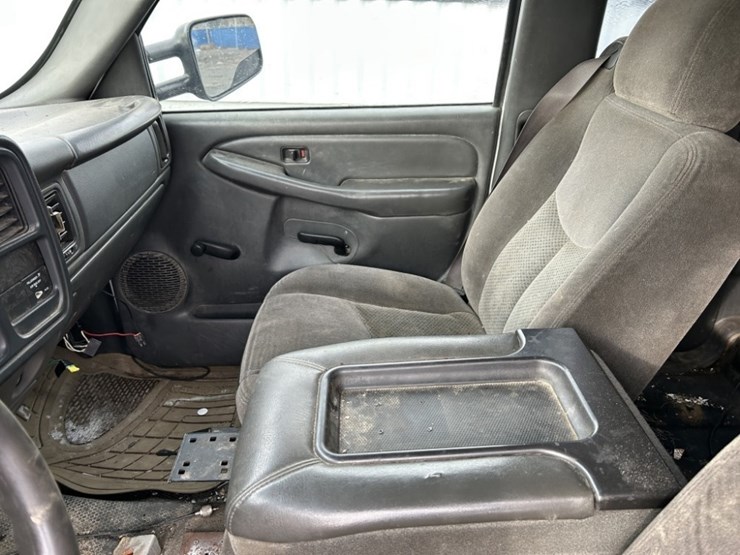 2006-chevrolet-silverado-3500-image-16