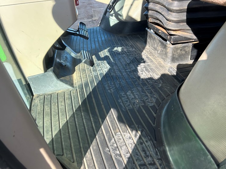 2010-john-deere-8320r-image-35