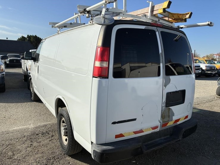 2008-chevrolet-express-3500-image-21