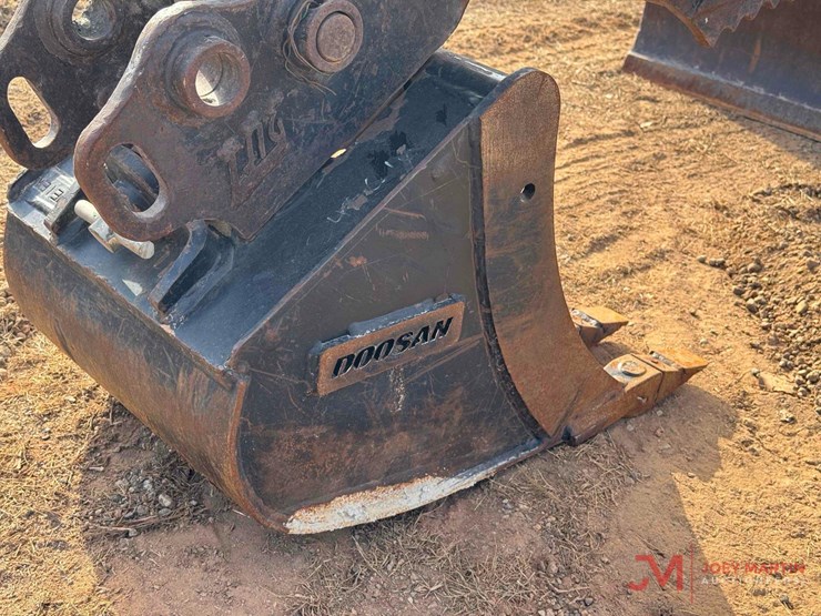 2020-takeuchi-tb240-image-15