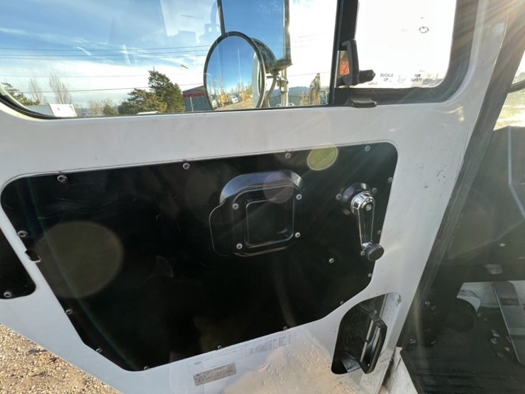 2013-mack-leu612-image-31